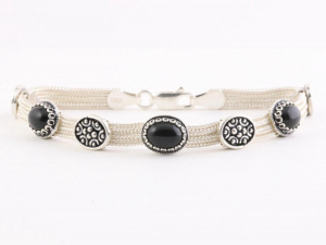 31488 Traditionele zilveren armband met onyx en niëllo decoraties - lengte 18.5 cm