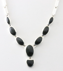 10742 Hoogglans zilveren collier met onyx