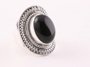 21175-18.5 Bewerkte zilveren ring met onyx - maat 18.5