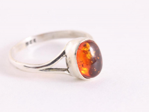 21776-16 Fijne zilveren ring met amber - maat 16