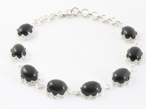 32486 Bewerkte zilveren armband met onyx