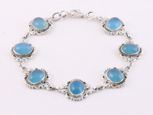 31372 Bewerkte zilveren schakelarmband met blauwe chalcedoon