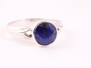 23388 Zilveren ring met blauwe saffier