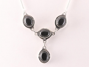 10556 Bewerkte zilveren ketting met onyx