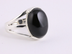 22185 Opengewerkte zilveren ring met onyx