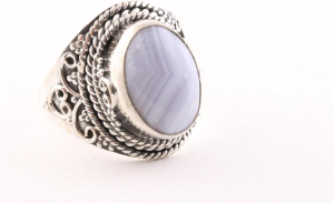 22922 Bewerkte zilveren ring met blauwe lace agaat