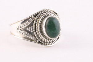 22525-18 Bewerkte zilveren ring met jade - maat 18