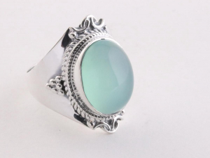 22540 Bewerkte zilveren ring met aqua chalcedoon