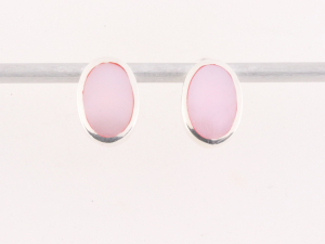 52629 Ovale zilveren oorstekers met roze parelmoer