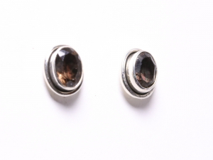 53213 Fijne ovale zilveren oorstekers met rookkwarts