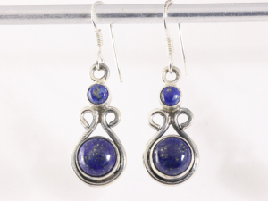 53994 Opengewerkte zilveren oorbellen met lapis lazuli