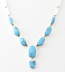 10743 Hoogglans zilveren collier met blauwe turkoois