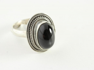 21482-16.5 Bewerkte zilveren ring met onyx - maat 16.5