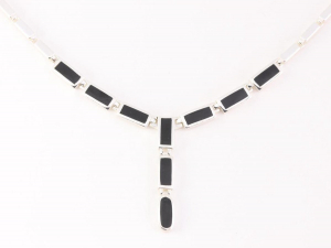 10539 Zilveren collier met onyx