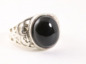 24116 Opengewerkte zilveren ring met onyx