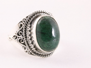 23908 Bewerkte zilveren ring met jade