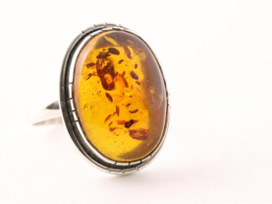 23297 Ovale zilveren ring met amber