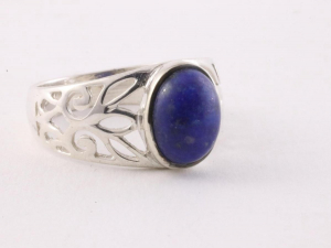 22338-16 Opengewerkte zilveren ring met lapis lazuli - maat 16