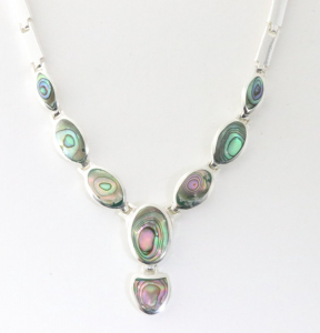 10744 Hoogglans zilveren collier met abalone schelp