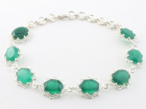 32482 Bewerkte zilveren armband met groene onyx