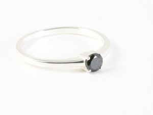 24647 Fijne hoogglans zilveren ring met onyx