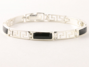 32258 Opengewerkte hoogglans zilveren armband met onyx