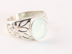 24064 Opengewerkte zilveren ring met aqua chalcedoon