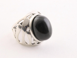 22589 Opengewerkte zilveren ring met onyx