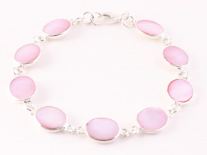 31799 Zilveren armband met roze parelmoer